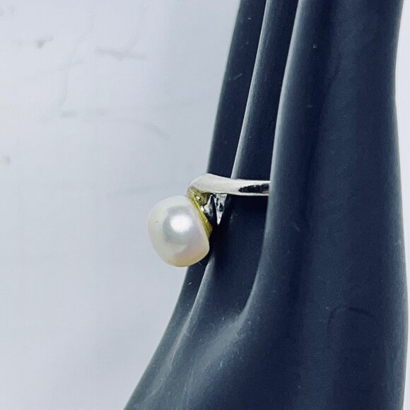 Silver Tone Faux Pearl & Rhinestone Statement Ring Size 8 (R432-1-2) - Picture 4 of 8